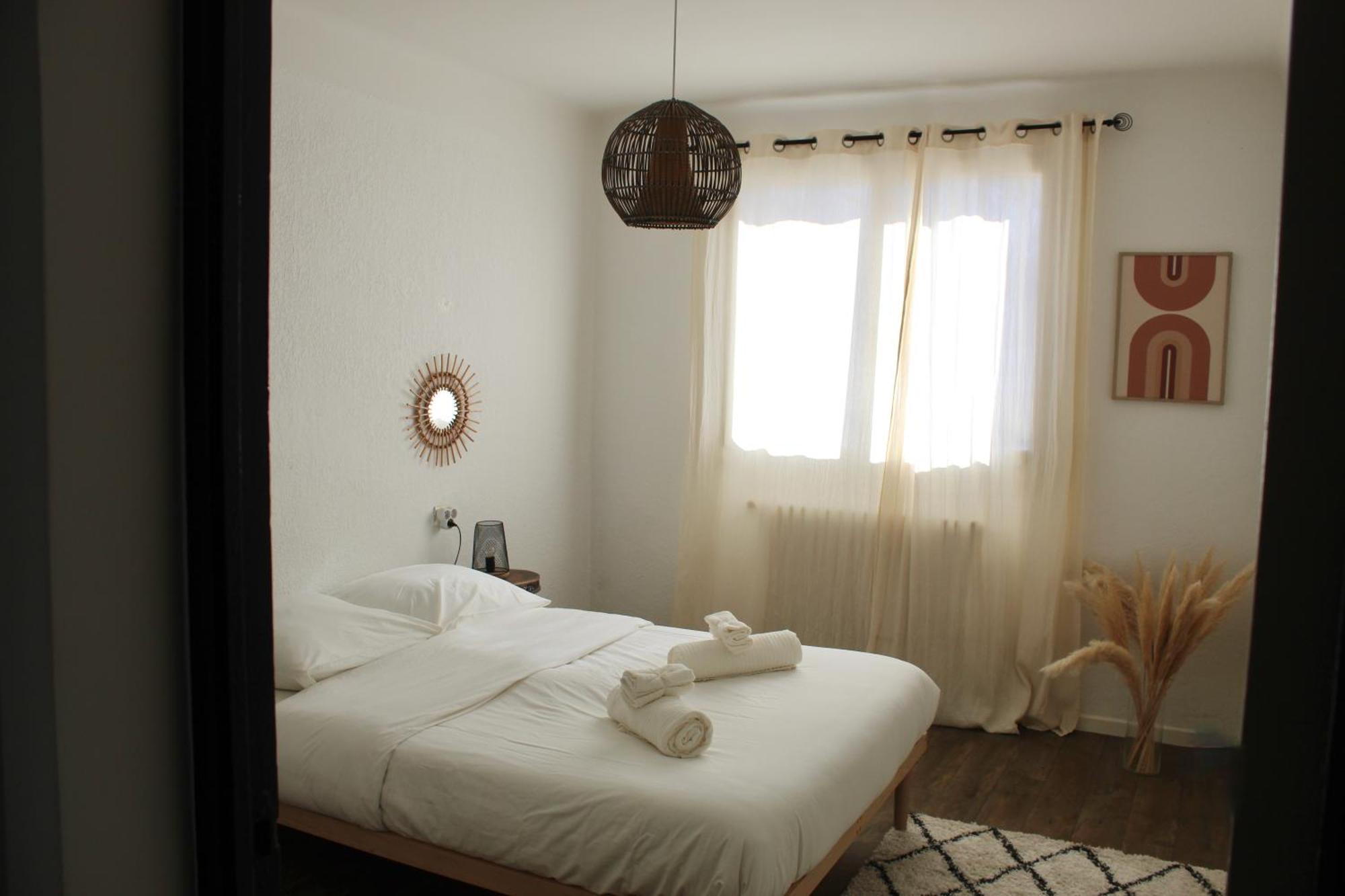 Appartement T2 60m2, Centre Ville, Parking Gratuit, Terrasse, Proche Tram, A Seulement 15mn Des Plages Montpellier