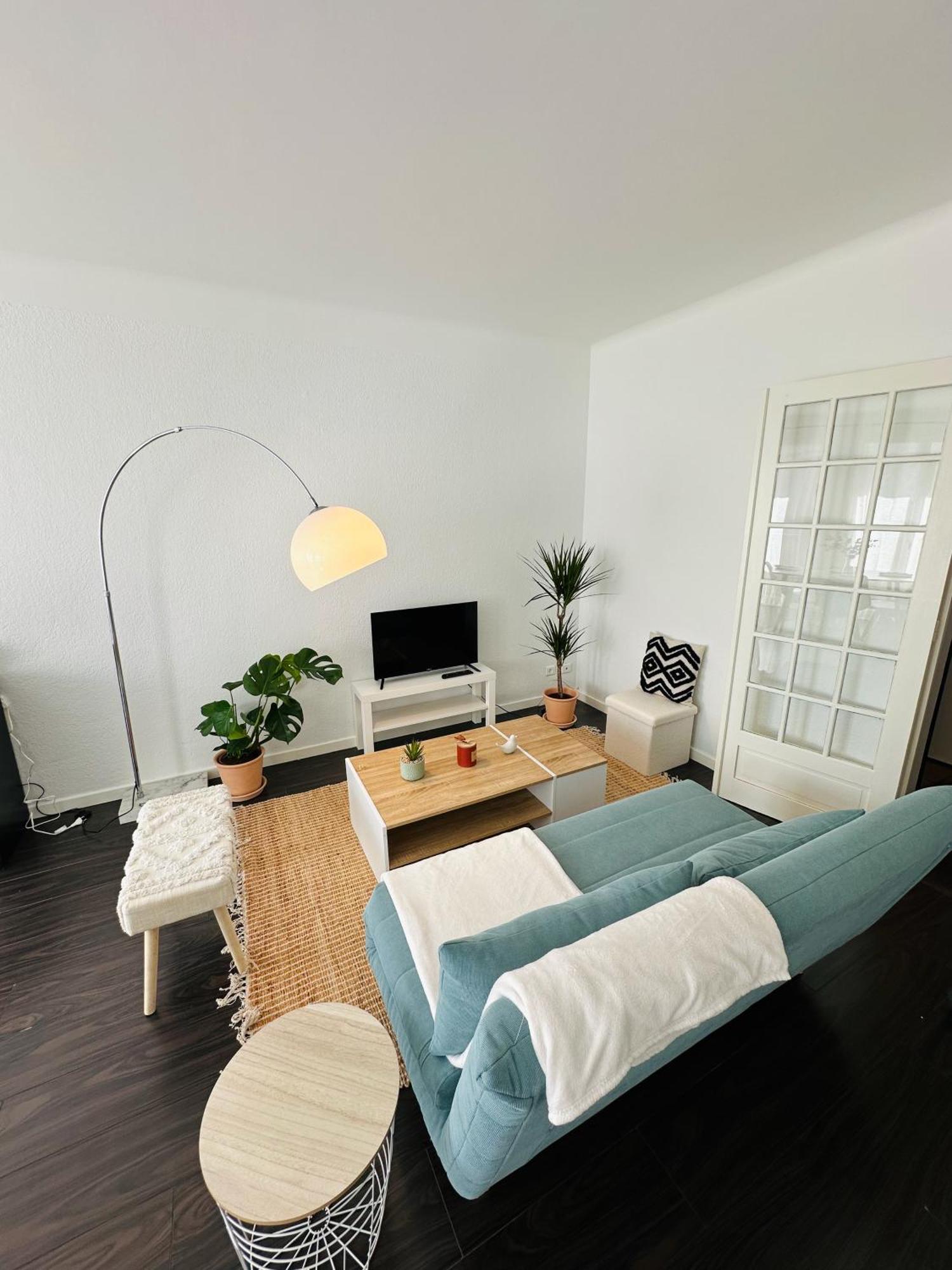 T2 60m2, Centre Ville, Parking Gratuit, Terrasse, Proche Tram, A Seulement 15mn Des Plages