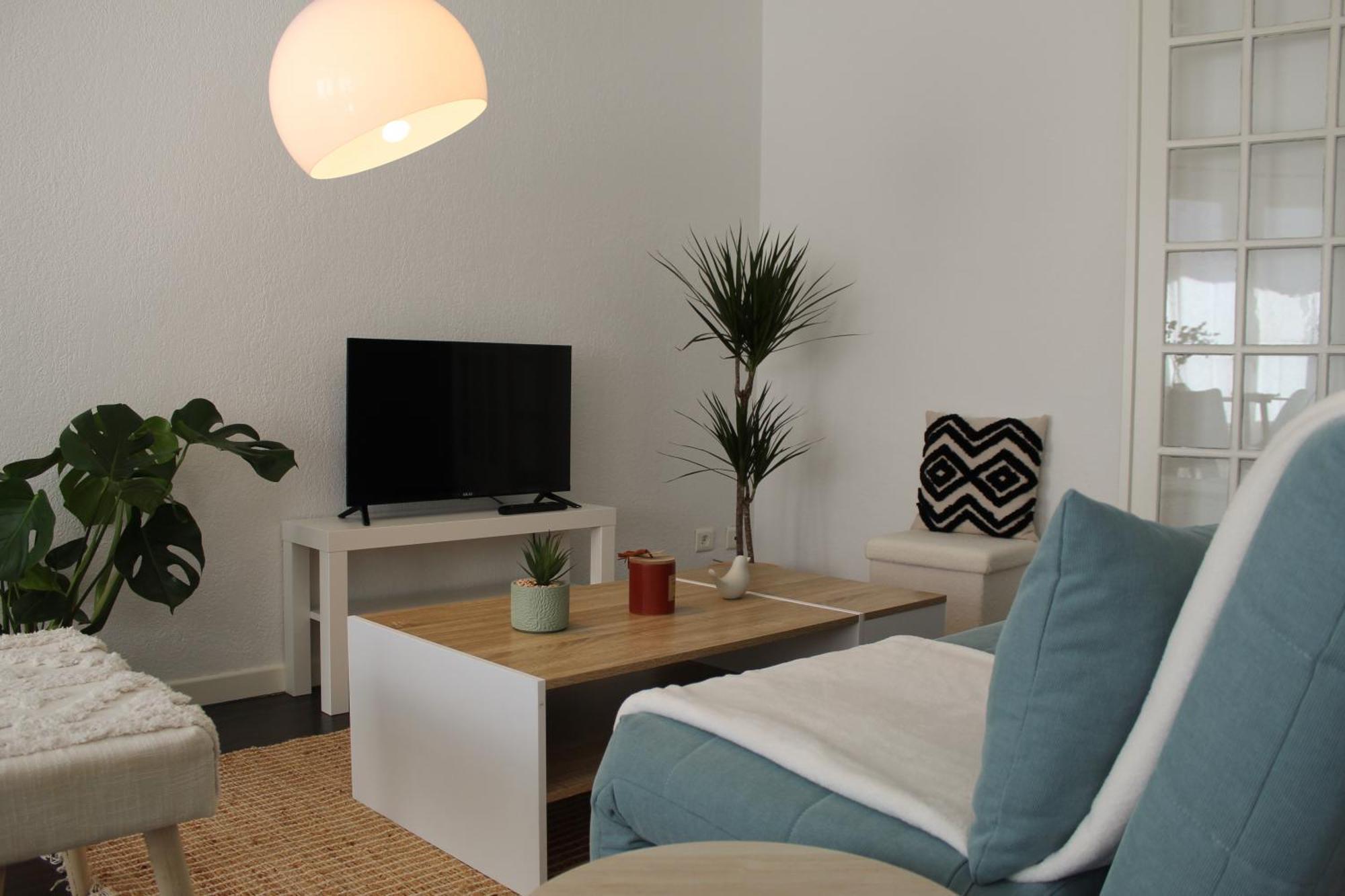 Apartment T2 60m2, Centre Ville, Parking Gratuit, Terrasse, Proche Tram, A Seulement 15mn Des Plages *