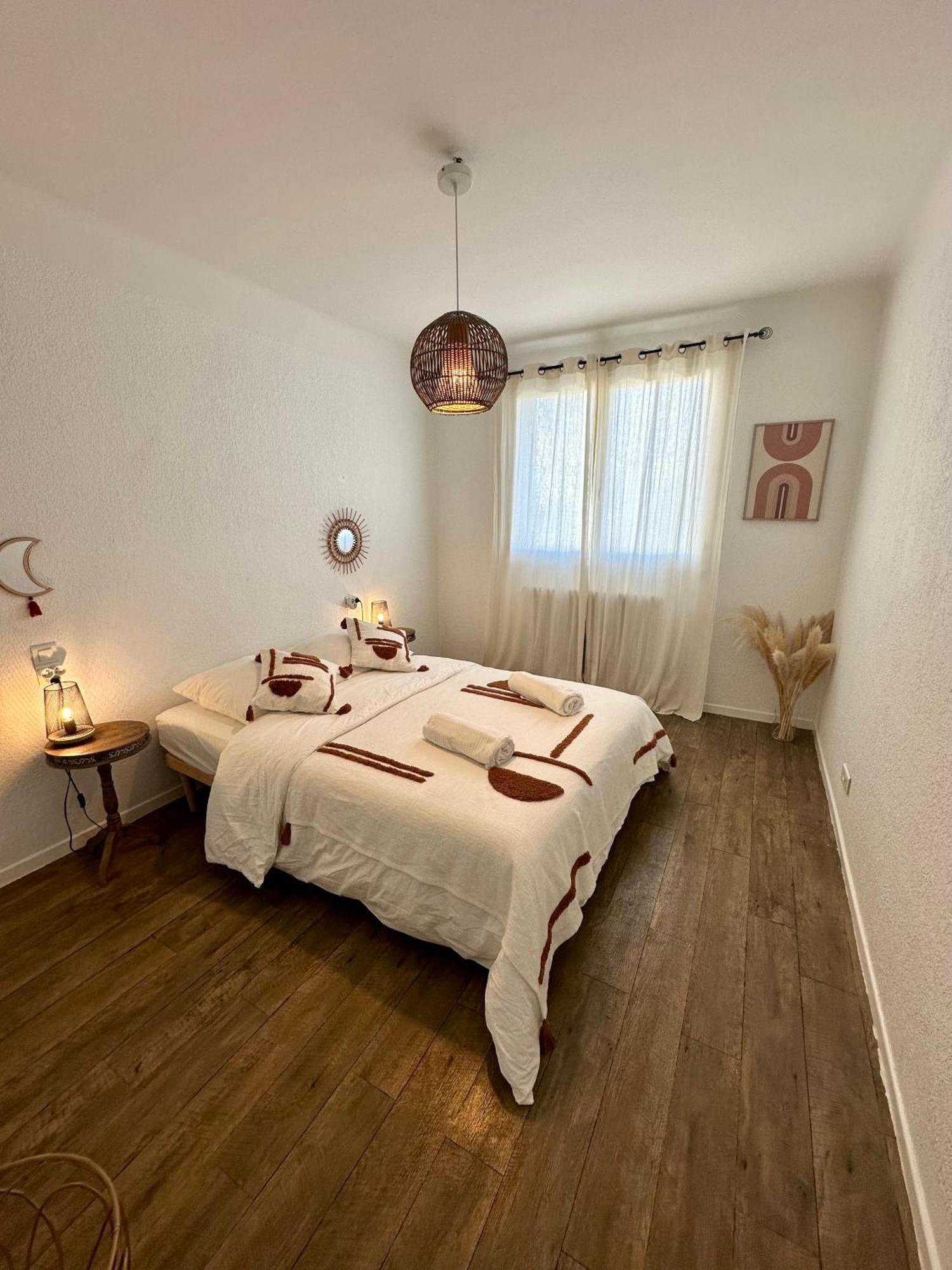T2 60m2, Centre Ville, Parking Gratuit, Terrasse, Proche Tram, A Seulement 15mn Des Plages *