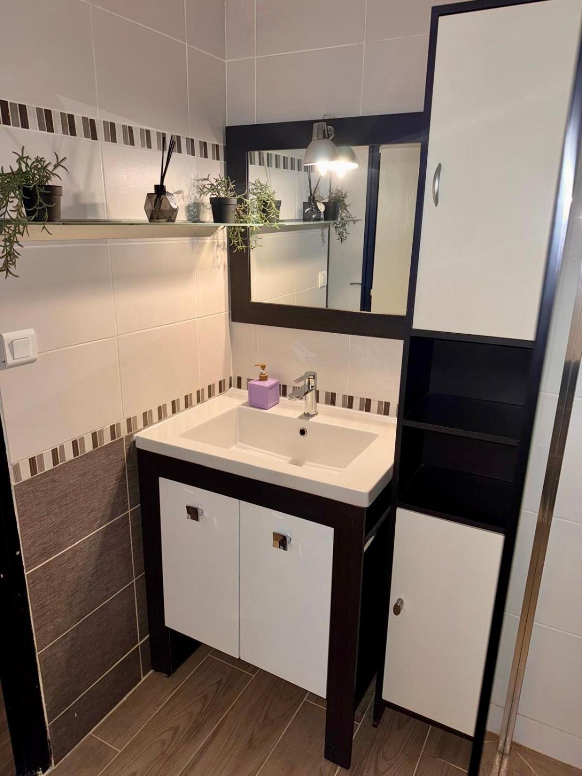 T2 60m2, Centre Ville, Parking Gratuit, Terrasse, Proche Tram, A Seulement 15mn Des Plages Appartement